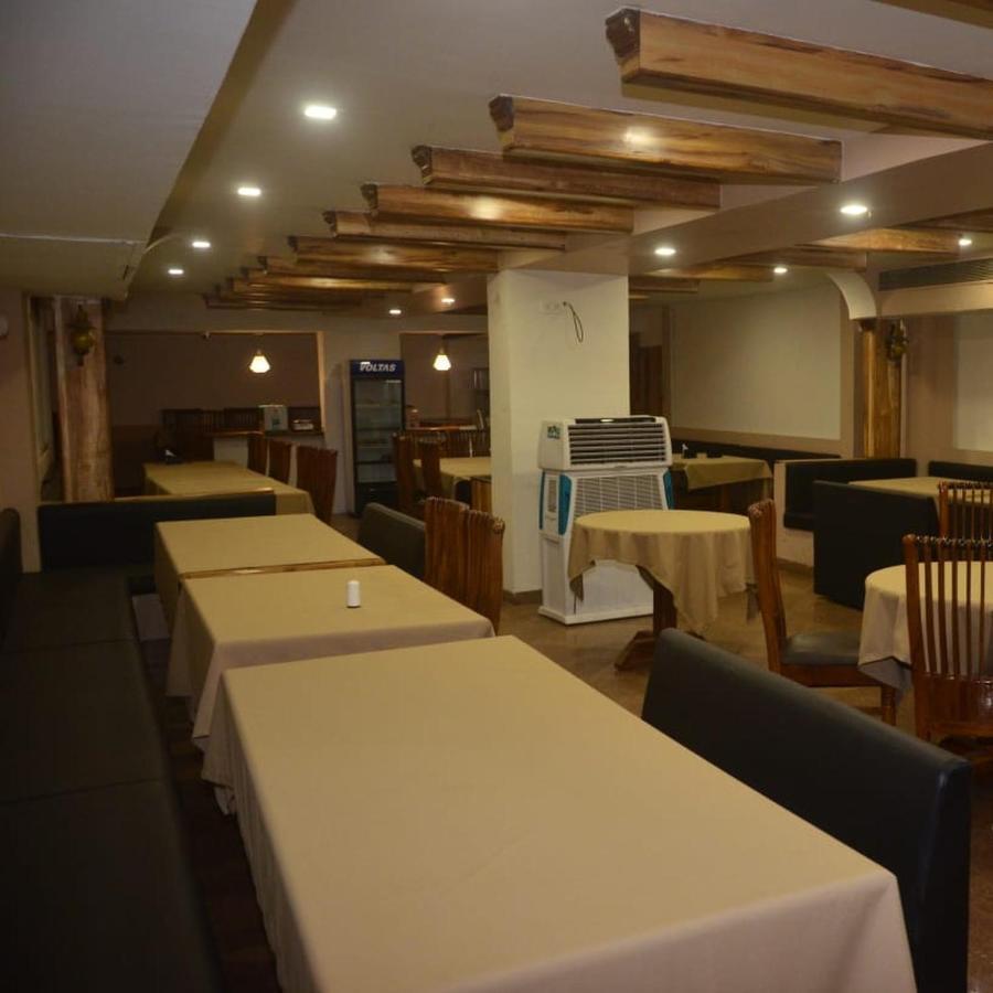 Hotel Poonam Райпур Екстер'єр фото