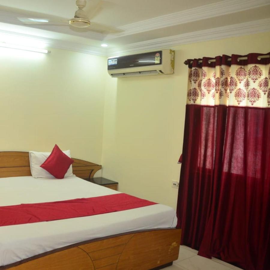 Hotel Poonam Райпур Екстер'єр фото