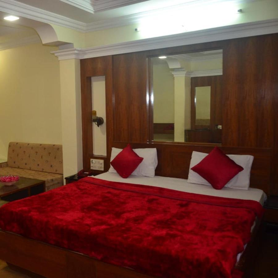 Hotel Poonam Райпур Екстер'єр фото