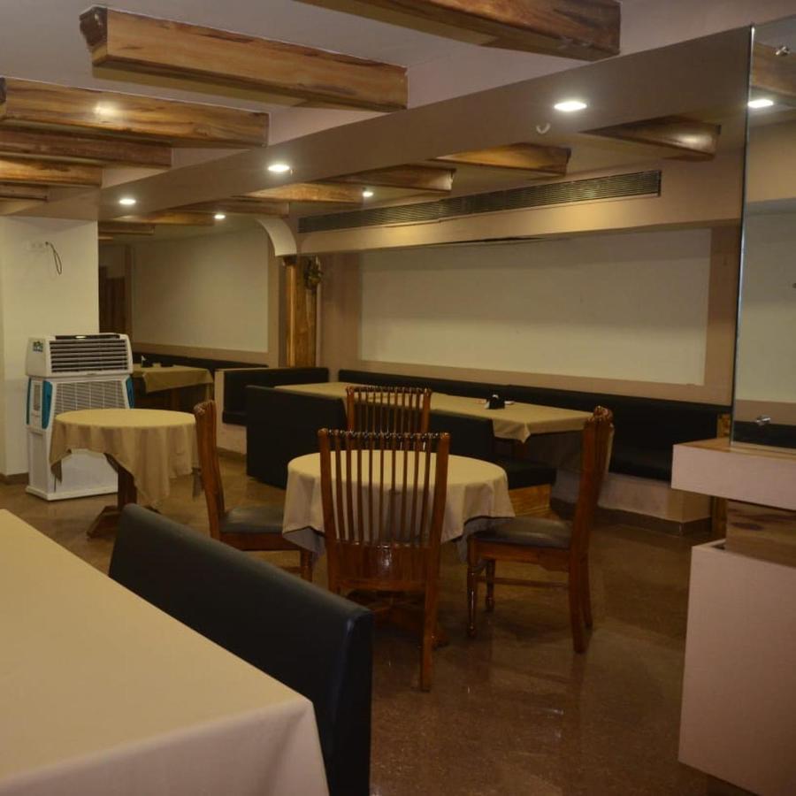 Hotel Poonam Райпур Екстер'єр фото