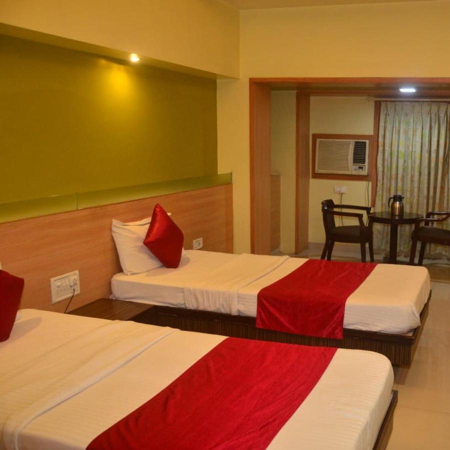 Hotel Poonam Райпур Екстер'єр фото
