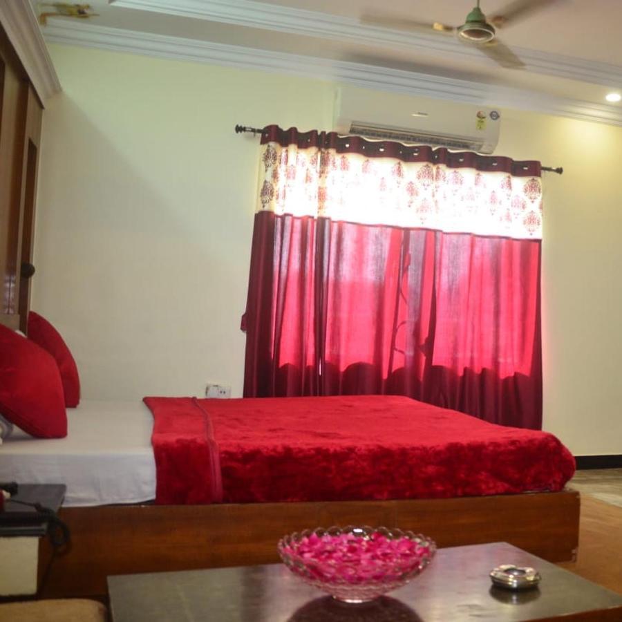 Hotel Poonam Райпур Екстер'єр фото