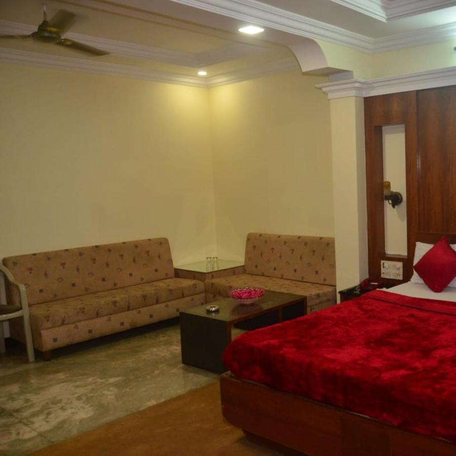 Hotel Poonam Райпур Екстер'єр фото
