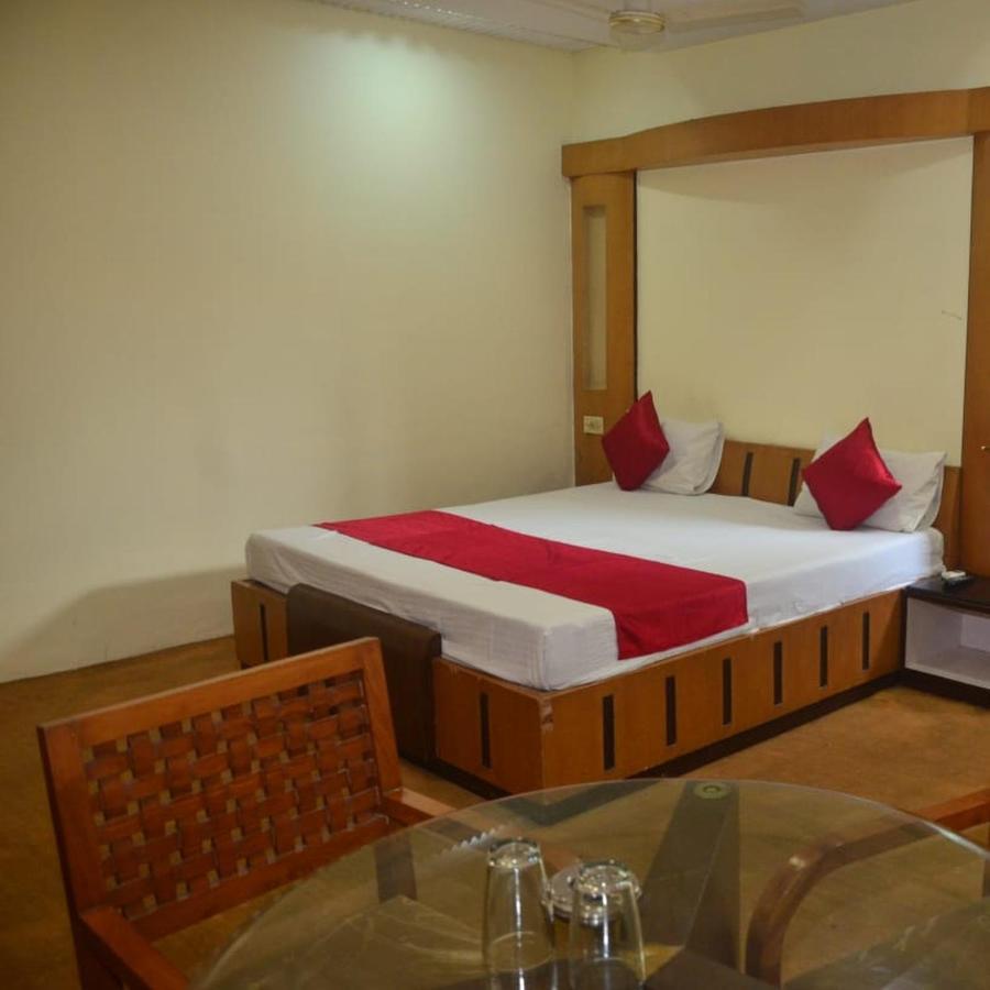 Hotel Poonam Райпур Екстер'єр фото