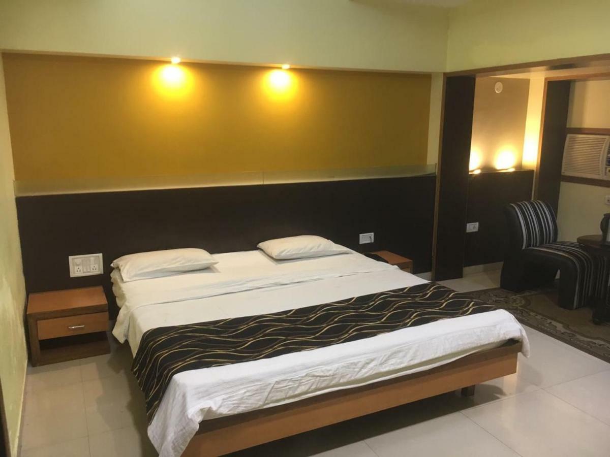 Hotel Poonam Райпур Екстер'єр фото